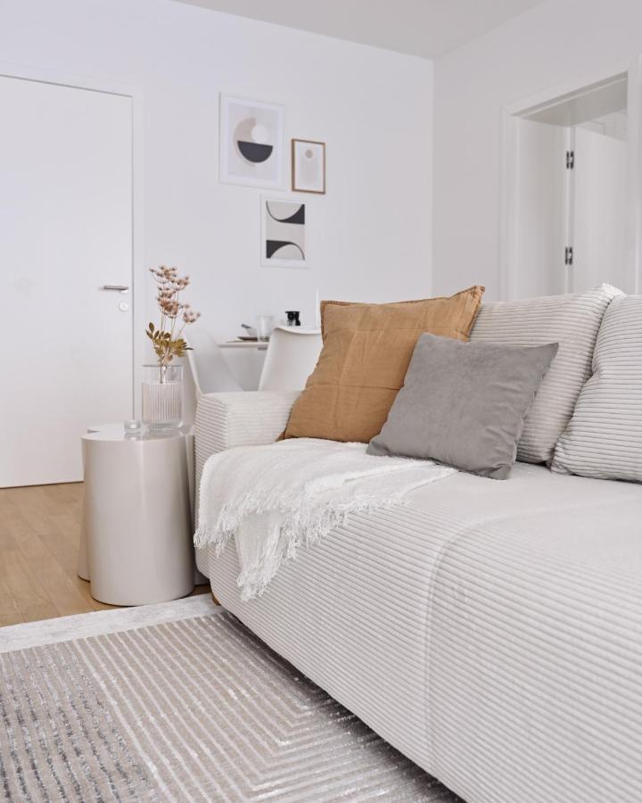 וינה Stylish & Modern Apartment - Private Garden & Free Parking מראה חיצוני תמונה