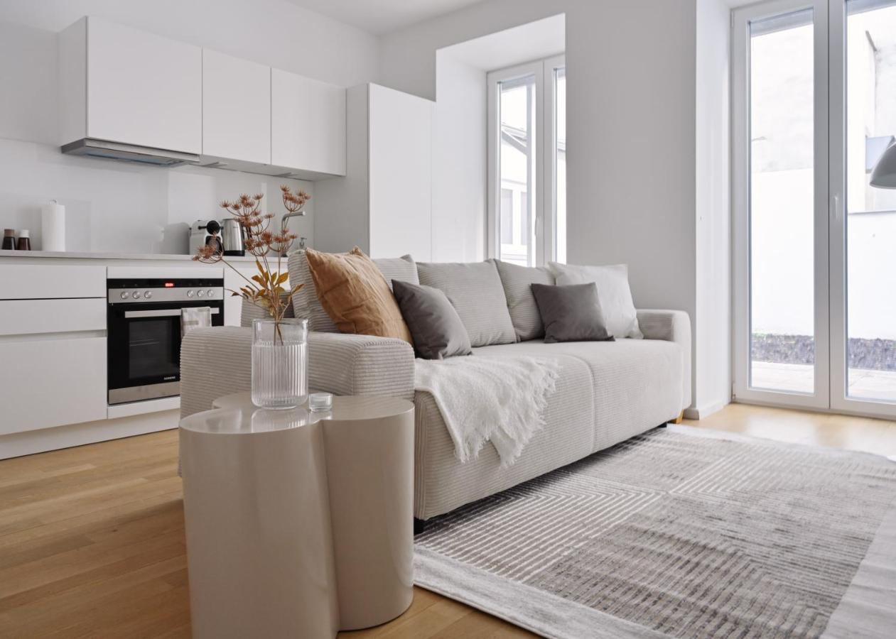 וינה Stylish & Modern Apartment - Private Garden & Free Parking מראה חיצוני תמונה