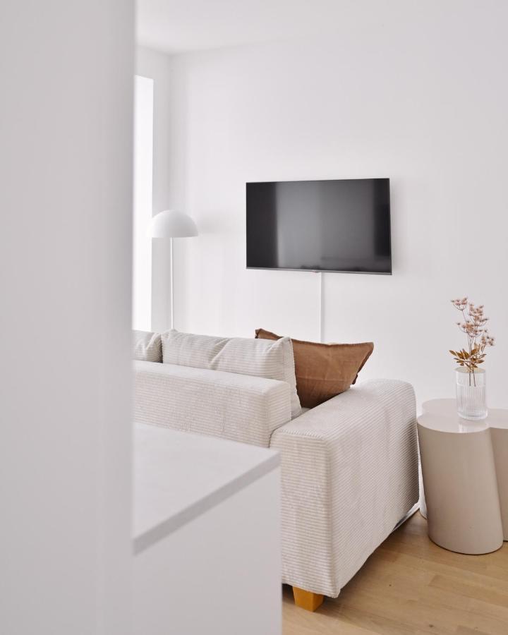 וינה Stylish & Modern Apartment - Private Garden & Free Parking מראה חיצוני תמונה