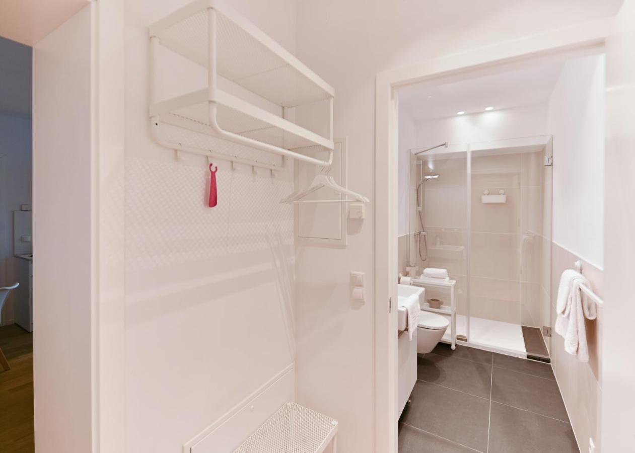 וינה Stylish & Modern Apartment - Private Garden & Free Parking מראה חיצוני תמונה